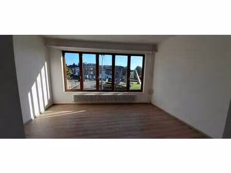 duplex rénové 2 chambres avec terrasse – sans charge -