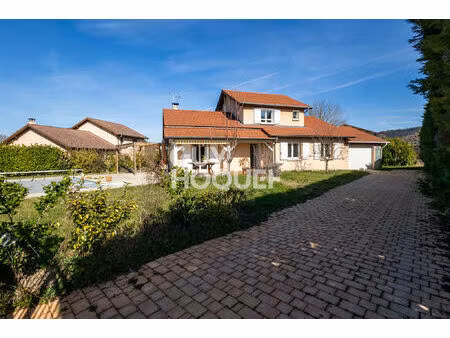 maison familiale  4 chambres  grand jardin clos avec piscine