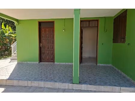 location appartement  m² t-2 à les abymes  980 €