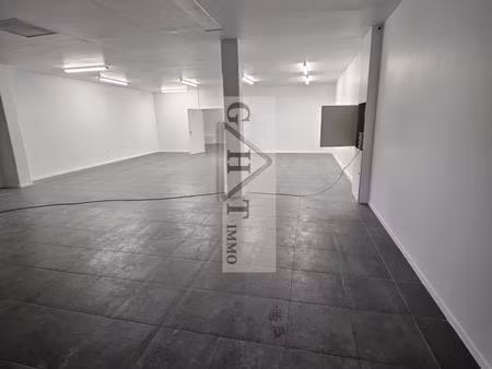 local commercial 215 m²