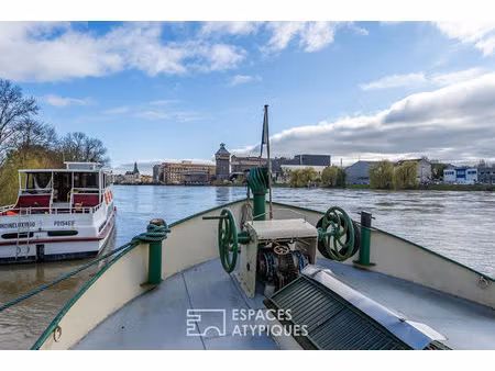 la péniche freycinet de 150 m2 sur les bords de seine