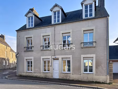 grande maison avec terrain et garage à 250 m du centre ville