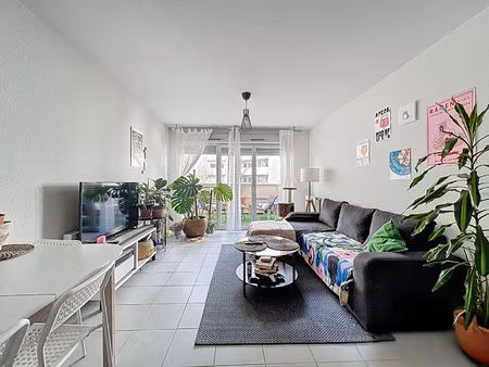 castanet tolosan appartement t3   terrasse  parking  résidence récente