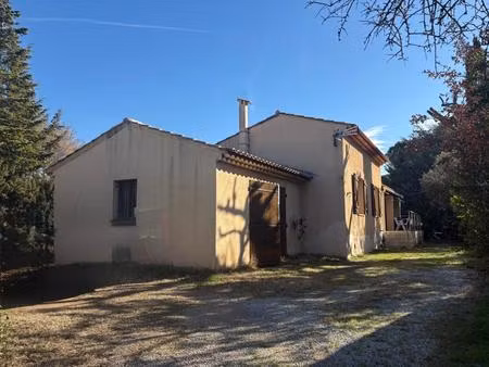 a louer : maison de plain-pied avec garage