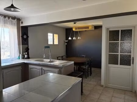 beaucaire - appartement t3 terrasse et 2 parkings