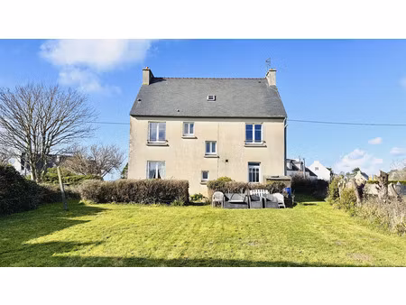 à vendre – camaret-sur-mer spacieuse maison traditionnelle à deux pas des plages et du cen