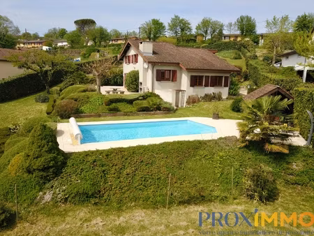 maison familiale 155 m² avec piscine  6 chambres  terrain de 2 500 m²  garage et cave