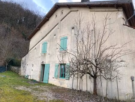 grande maison de campagne   avec jardin   grand terrain