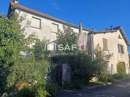 située dans le charmant village de sainte-croix   à 10mn des portes de villefranche de rou