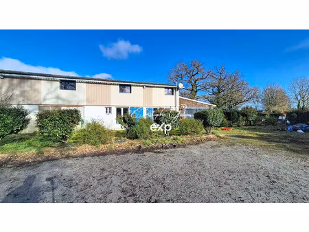 domaine avec restaurant  habitation en parfait état  gîte  ter