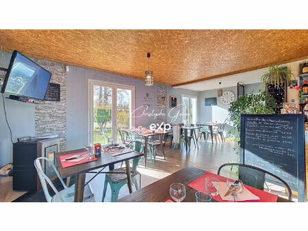 domaine avec restaurant  habitation en parfait état  terrain  ?