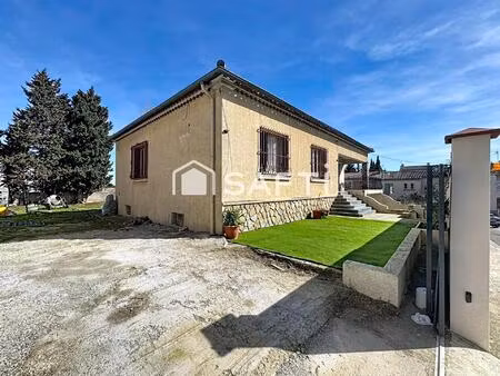 maison 4 faces – 130 m² habitables – terrain 730 m² – un sous-sol 130m² à 10 min à pied de