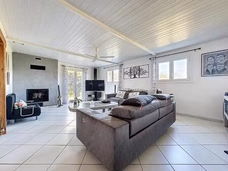 maison spacieuse de 152 m2 avec piscine  double garage et dépendance airbnb