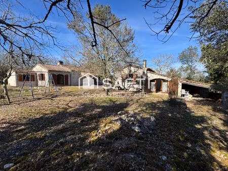 maison et dépendance en pierres