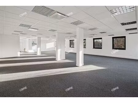 location bureau le pecq 677 m²