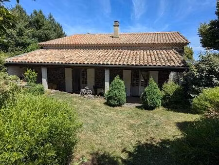 ancienne bergerie rénovée avec beaucoup de charme