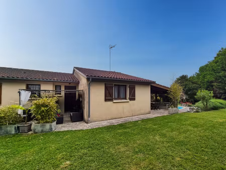 maison t6 de 172m2 avec piscine et garage sur terrain de 2 8 hectares - auch 5 minutes