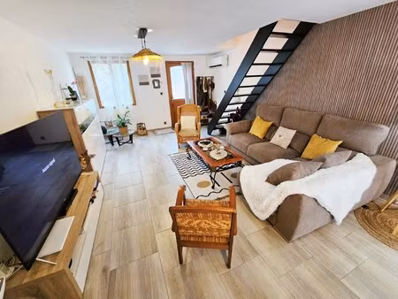 maison de ville quillan entièrement rénovée avec cour