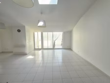 à louer appartement t3 en duplex avec terrasse mallemort