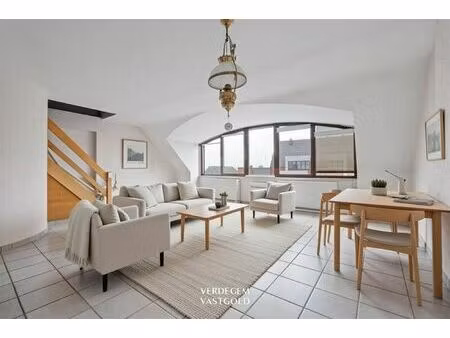 centraal gelegen duplexappartement met 3 slaapkamers  2 terrassen en garage