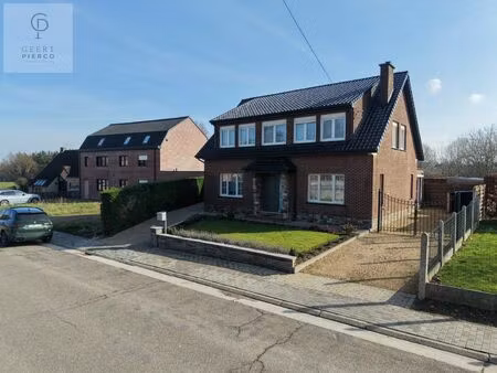 knappe gerenoveerde gezinswoing