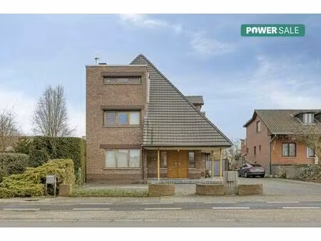 instapklare  ruime woning in zepperen op een riant perceel