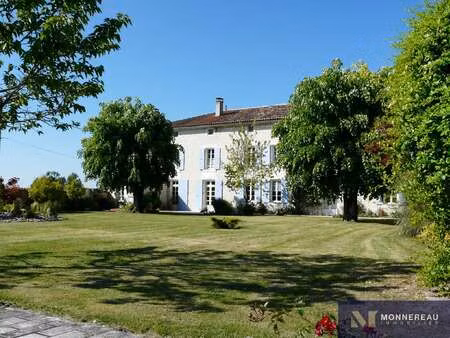 maison de luxe à vendre à barbezieux-saint-hilaire : 832 000 € | 632m²