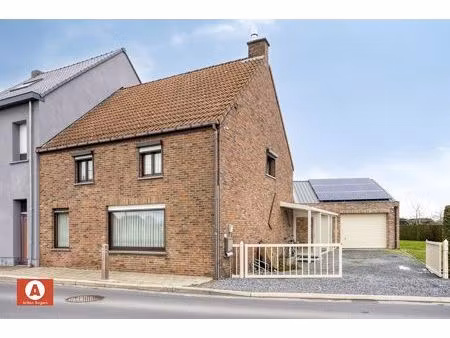 instapklare hob met oprit & dubbele garage met zolder.