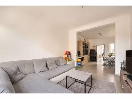 woning met privé-staanplaats voor de deur