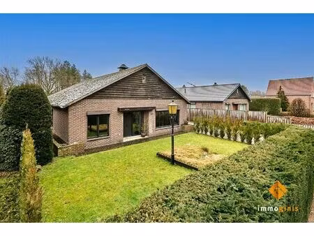 verrassend ruime  gelijkvloerse woning met 3 slaapkamers en inpandige garage op een mooi p