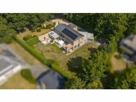 villa met aparte praktijk of apart kantoor aan huis (vrij beroep mogelijk!)