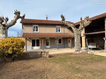 maison ancienne rénovée - 125 m2 - t5 - 2 niveaux - abri pour voitures - jardin clos - cha