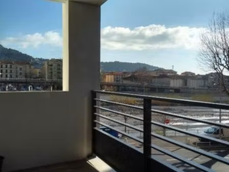 t2 nice 41m2 pasteur parking