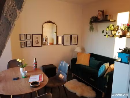 joli f2 centre ville avec balcon