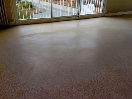 appartement t4 à louer : 670 ■85 m²   séjour  salon  cuisine  3 chambres   volets roulants