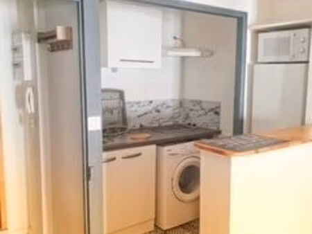 appartement t2 meublé  rénové en 2022  situé dans un immeuble calme