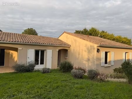 maison à louer de plein pied dans le bourg de champniers