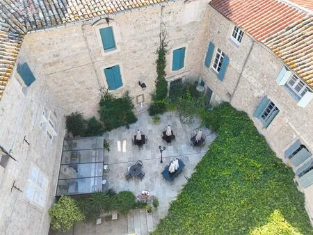 résidence ségneuriale du xi-ème siècle de 800m²