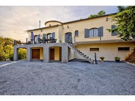 maison lumineuse de 191 m² - confort  calme et potentiel à fargues-saint-hilaire