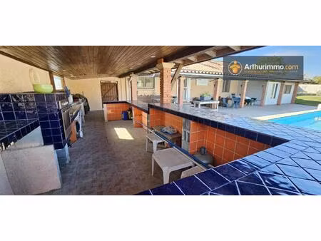 superbes propriétés de campagne avec piscine et appartements sur un terrain de 3 5...