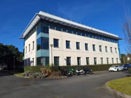 a louer - bureaux 2308 m² divisibles des 851 m²- merignac proche rocade