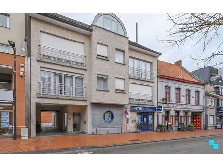 ruim tweeslaapkamerappartement in het centrum van izegem