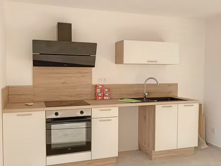 à sainte-cécile-les-vignes  appartement à louer terrasse