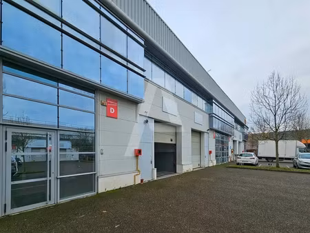 a louer : entrepôts / bureaux à bois d'arcy