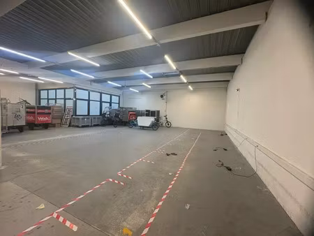 a louer - entrepôt et bureaux aux portes de paris - idéal laboratoire - chambres froides -