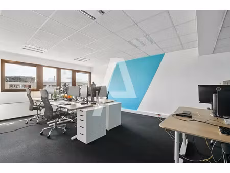 a louer - bureau rénovés au pied du rer c - divisibles à partir de 200m²