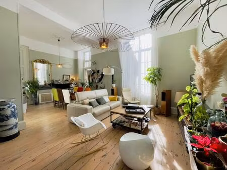 appartement haussmannien rénové avec cour et parking – hyper centre au calme