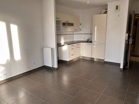 location appartement 2 pièces  34.94m²  bry