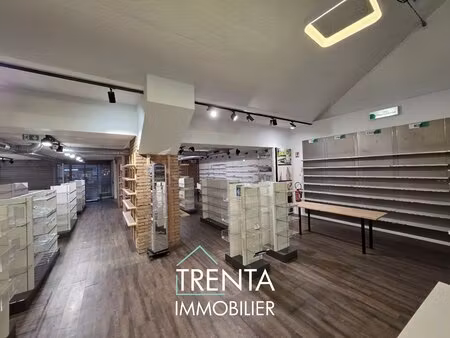 local commercial de 423m² à vendre à voiron