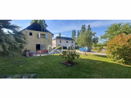 ancien corps de ferme composé de 2 maisons